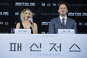 jlaw161216BZNimage17.jpg