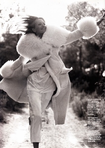 elle_uk_december_1992_10.jpg