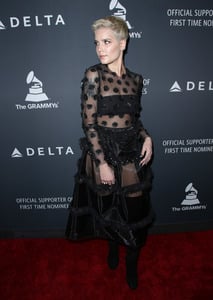     halsey100217BZNimage11.jpg