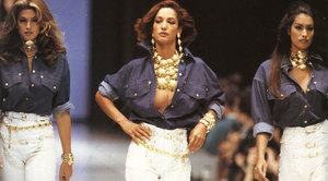 589fb2dbced95_Cindy-Crawford-Marpessa-HenninkYasmeen-Ghauri-Versace-1992-01.thumb.jpg.84354a1c5f9fc9f946708555df85b810.jpg