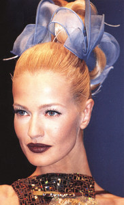 Karen-Mulder-1996-ph.Luca-Lazzari-01.thumb.jpg.02ef474e844cf410a667754304a0ae75.jpg