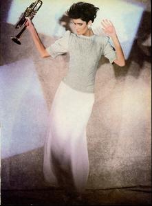 Lindbergh_Vogue_US_April_1984_16.thumb.jpg.8342cb87ce7816d5db353a5854cf5102.jpg