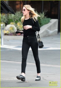 amber-heard-errands-gas-santa-monica-21.jpg