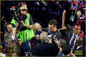 gisele-bundchen-kids-celebrate-tom-brady-super-bowl-win-13.jpg