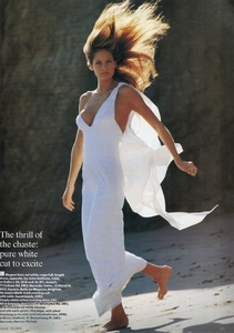 uk_vogue_june_1989_14.thumb.jpg.70b818be26a727114d303348cc909ad0.jpg