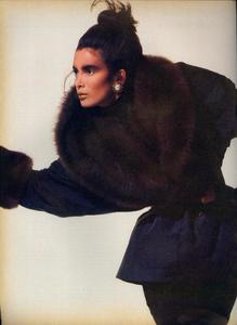 Linda_Penn_Vogue_US_October_1985_01.thumb.jpg.1364a21feb3adda3f1657480462fa5fa.jpg