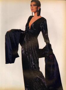 Linda_Penn_Vogue_US_October_1985_05.thumb.jpg.4ac30c5573e09b0600aa83a2280dbd7b.jpg