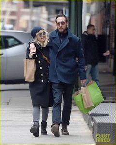 kate-hudson-and-new-boyfriend-danny-fujikawa-bundle-up-in-nyc-05.jpg