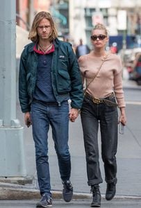 elsa-hosk-and-tom-daly-out-and-about-in-new-york-04-20-2017_7.jpg