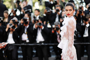 Sara+Sampaio+Killing+Sacred+Deer+Red+Carpet+B4JPHm6Nshol.jpg