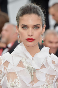 Sara+Sampaio+Killing+Sacred+Deer+Red+Carpet+t_ywlG_xY1Al.jpg