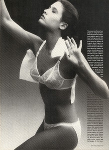 Issermann_Vogue_US_August_1984_01.thumb.jpg.7ca49b81bce27a874fca5ce811863bca.jpg