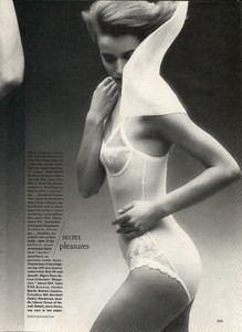 Issermann_Vogue_US_August_1984_04.thumb.jpg.776e60d756be0d2e645bedf98b6feff8.jpg