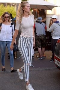 Toni-Garrn-out-in-Cannes--07-662x993.jpg