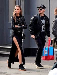 josephine-skriver-out-in-new-york-05-13-2017_3.jpg