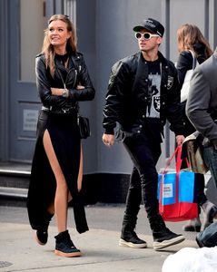 josephine-skriver-out-in-new-york-05-13-2017_4.jpg