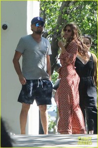 leo-dipcaprio-attends-mothers-day-brunch-in-malibu02.jpg