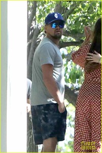 leo-dipcaprio-attends-mothers-day-brunch-in-malibu03.jpg