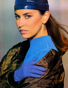 us_elle_nov_1986_28.thumb.jpg.68f18e2af04b30f0646f4f74b2a10cb3.jpg