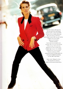 vogue_uk_oct_1989_16.thumb.jpg.2e185a6c82794b6435a496a1ee6ad599.jpg