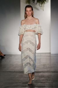 21-zimmermann-resort-2018-lookbook.thumb.jpg.36b4deb36cbab0e9e06b3731f3b16823.jpg