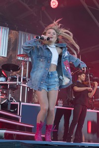 40994663_zara-larsson-7.jpg