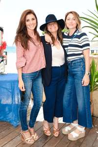 594364ddcf0b6_Sasha-Alexander-and-Shiri-Appleby-Madewell-and-the-Surfrider-Foundation-Collaboration-Launch--03.thumb.jpg.8daecaf4f0aaeb6edee9ef902937973d.jpg