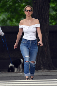    jlaw160617BZNimage125.jpg