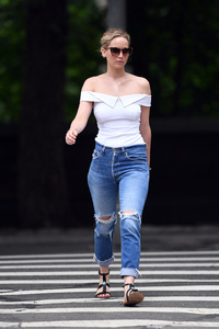    jlaw160617BZNimage135.jpg