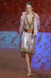 Valentino SS05 show2 CC 150.jpg