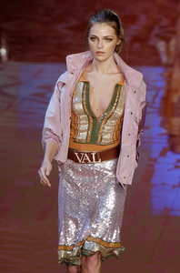 Valentino SS05 show2 CC 207.jpg