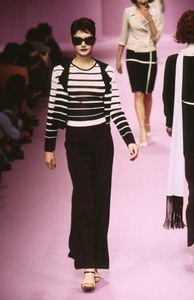 59543aa896e23_LolitaLempickaSpringSummer1997ParisFashionWeek1.thumb.jpg.4a879fc6906d5170b478c9e6d13cd9b1.jpg