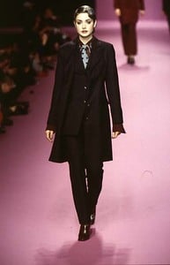 59543d2a13b42_LolitaLempickaFallWinter19971998ParisFashionWeek1.thumb.jpg.29fa90ccb2b60ce810407cc442e02793.jpg