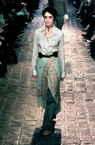 59543dd6974b7_IsabelMarantSpringSummer1999ParisFashionWeek.thumb.jpg.b1c19ae124d90b8c811e41a2b7e763ef.jpg