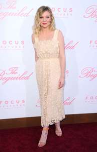 Kirsten-Dunst--The-Beguiled-Premiere-in-Los-Angeles--27.jpg