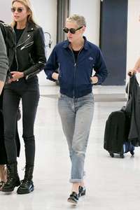 Kristen-Stewart-and-Stella-Maxwell-at-Orly-Airport--03.jpg