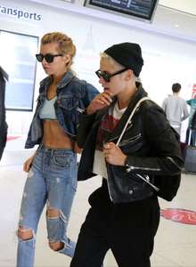 Kristen-Stewart-and-Stella-Maxwell-at-Orly-Airport--09.jpg