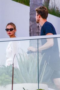 Romee-Strijd-and-Laurens-van-Leeuwen-out-in-Miami--09-662x993.jpg