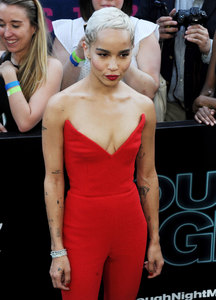 Zoe-Kravitz2.thumb.jpg.92075cffbffd6ca80b696578df2d29cc.jpg