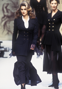 chanel-haute-couture-ss-1993-2.thumb.png.dc5fdc576dac09005fec8da006515237.png