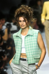 chanel-ss-1996-3.thumb.jpg.384de67265048d25d3b9d440e5853a60.jpg