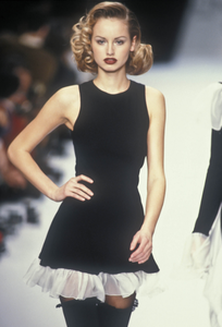 chantal-thomas-fw-1994-1.thumb.png.7f36702c1e9867ed94699d743ac48910.png