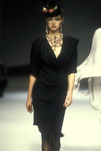 emanuel-ungaro-hc-ss-1994-1.thumb.jpg.4c5ae3dd401336355227cb34e4749dce.jpg