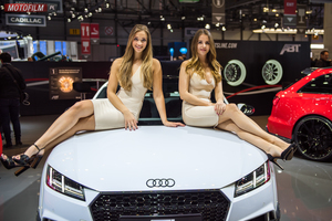 geneva-motor-show-girls-2.jpg