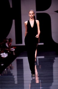 giafranco-ferre-ss-1997-5.thumb.jpg.9cc180c183c1d128334ad8e9646ad41a.jpg