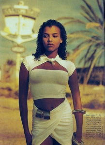 glamour_fr_june_1989_13.thumb.jpg.21a96dcf20a5041cc9eaad6c982bf6d1.jpg