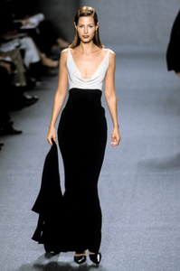 halston-fw-1998-2.thumb.png.9f917f41fea385297f4ef3eaf5d3b293.png