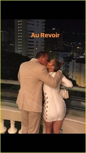 jennifer-lopez-reveals-personal-photos-from-paris-trip-02.jpg