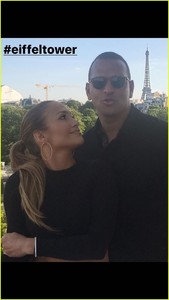 jennifer-lopez-reveals-personal-photos-from-paris-trip-04.jpg