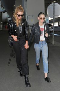 kristen-stewart-and-stella-maxwell-at-cdg-airport-in-paris-06-12-2017_4.jpg